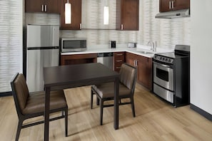 Desk, laptop workspace, blackout curtains, iron/ironing board - Residence Inn by Marriott Charlotte Airport (Charlotte)