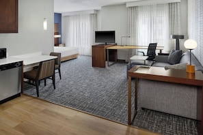 40-inch Smart TV with cable channels, TV, Netflix - Residence Inn by Marriott Charlotte Airport (Charlotte)