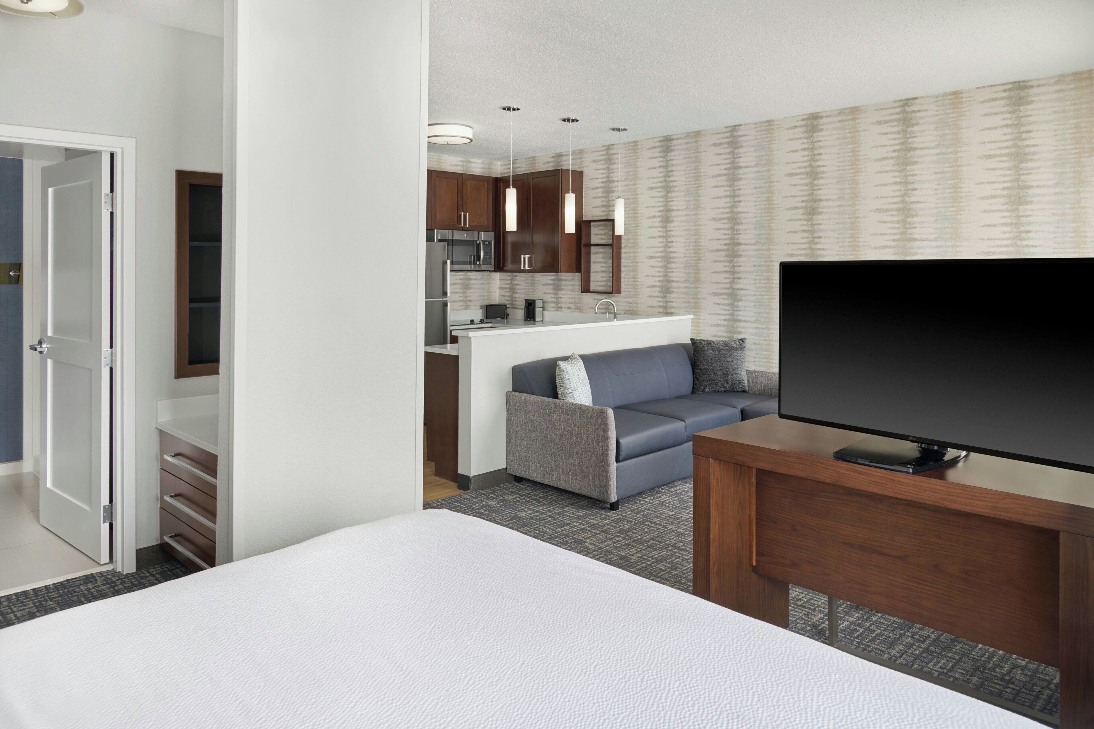 مكتب وستائر تعتيم ومكواة/لوح كي وواي فاي مجانًا