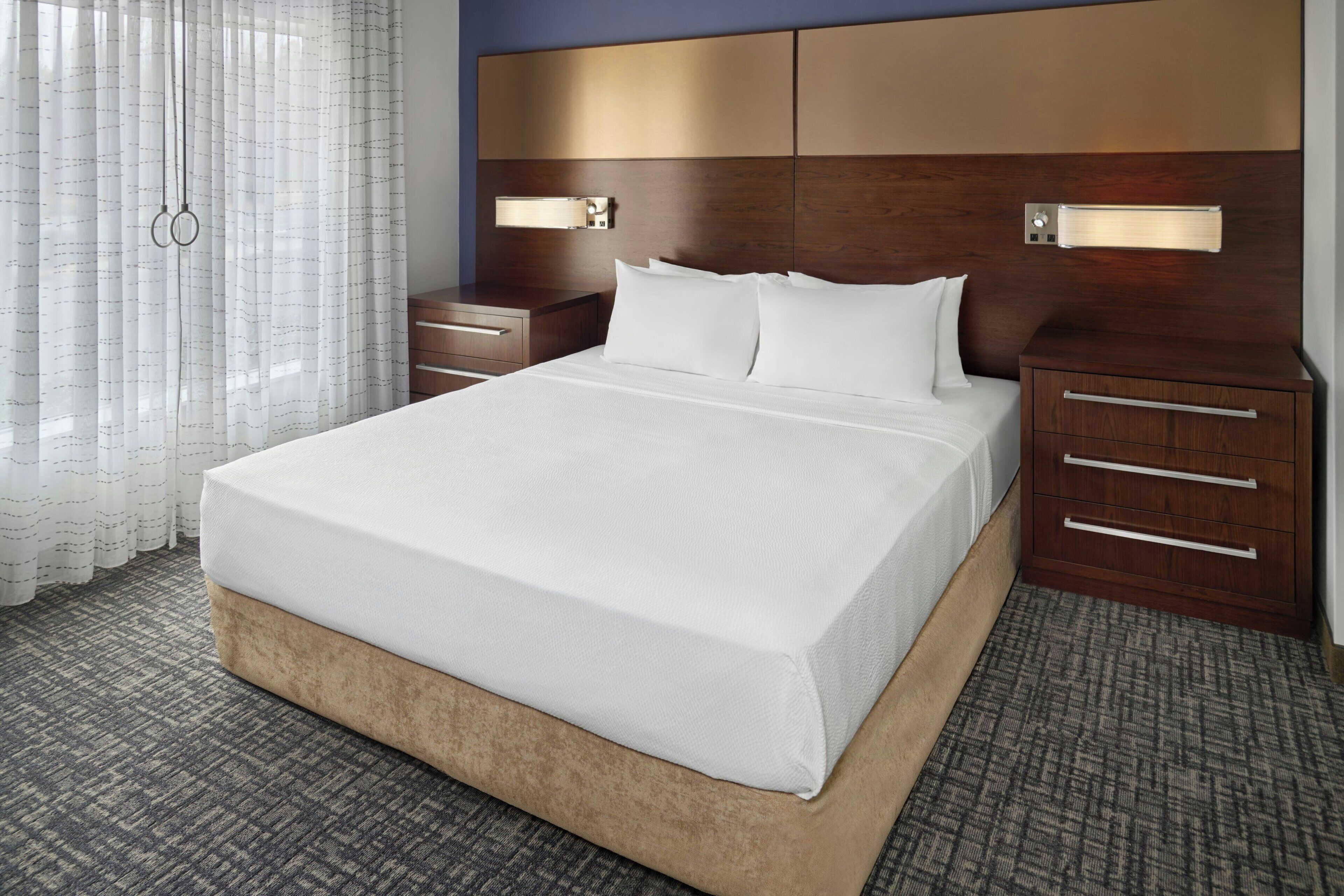 Skrivebord, mørklægningsgardiner, strygejern/strygebræt, gratis Wi-Fi