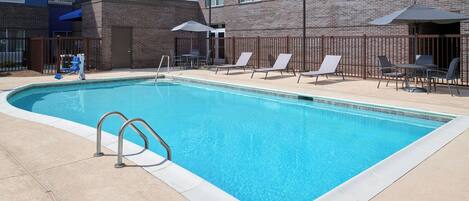 Seasonal outdoor pool, sun loungers