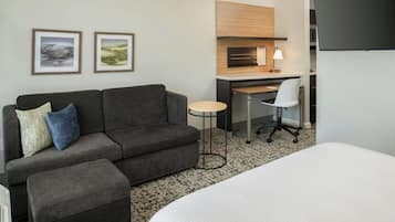 Studio, 1 Queen Bed with Sofa bed | Desk, blackout drapes, iron/ironing board, free WiFi