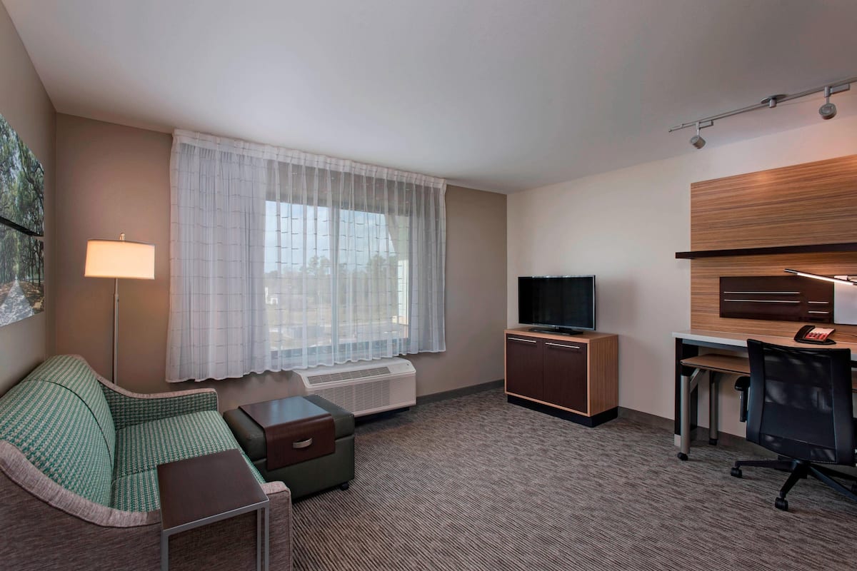 Suite, 1 Bedroom | Living room | 40-inch Smart TV with satellite channels, TV, Netflix