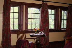 Equestrian Room | Living area