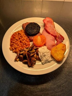 Daily continental breakfast (GBP 8 per person)