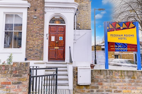 Front of property. Peckham Room Hotel by Belvilla