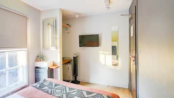 1 habitación, ropa de cama de alta calidad y escritorio