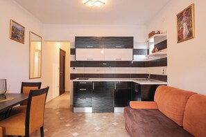 スタジオ | リビング エリア | テレビ、卓球台