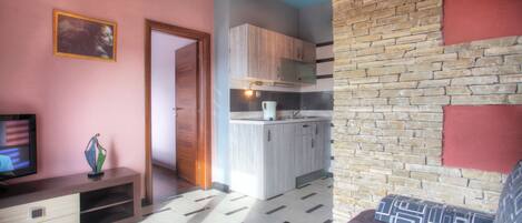 Appartement, 1 chambre, balcon, vue sur la mer (3) | Salle de séjour | Téléviseur, table de ping-pong