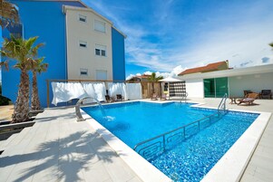 2 piscinas al aire libre