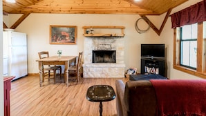 Interior - Alamo Springs - The Barn (Fredericksburg)