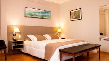 Quarto casal, 1 cama de casal | 1 quarto, frigobar, escrivaninha, Wi-Fi de cortesia