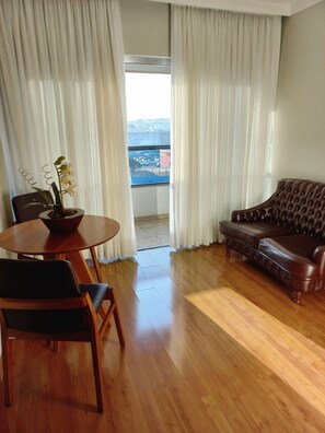 Télévision de 55 pouces avec chaînes numériques