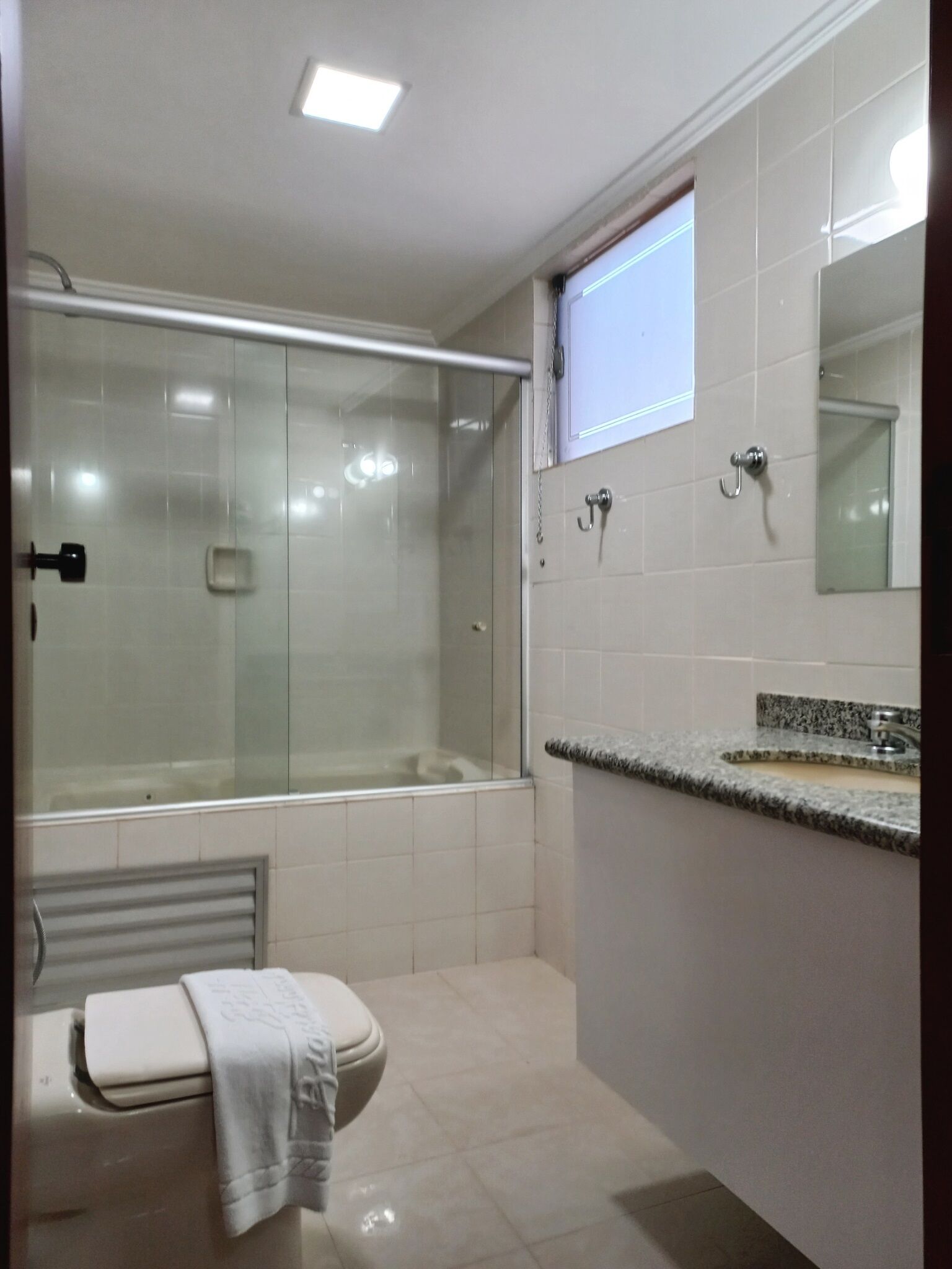 suite, jetted tub | bathroom | shower, free toiletries, hair dryer, towels
