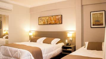 Minibar, meja kerja, Wi-Fi gratis, dan seprai linen