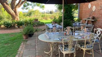 Tempat makan outdoor