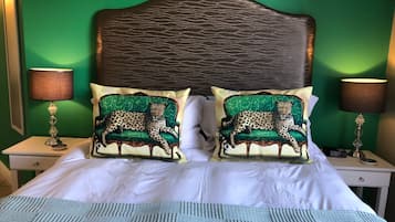 Studio Suite (Leopard Studio) | 1 bedroom, in-room safe, desk, free WiFi
