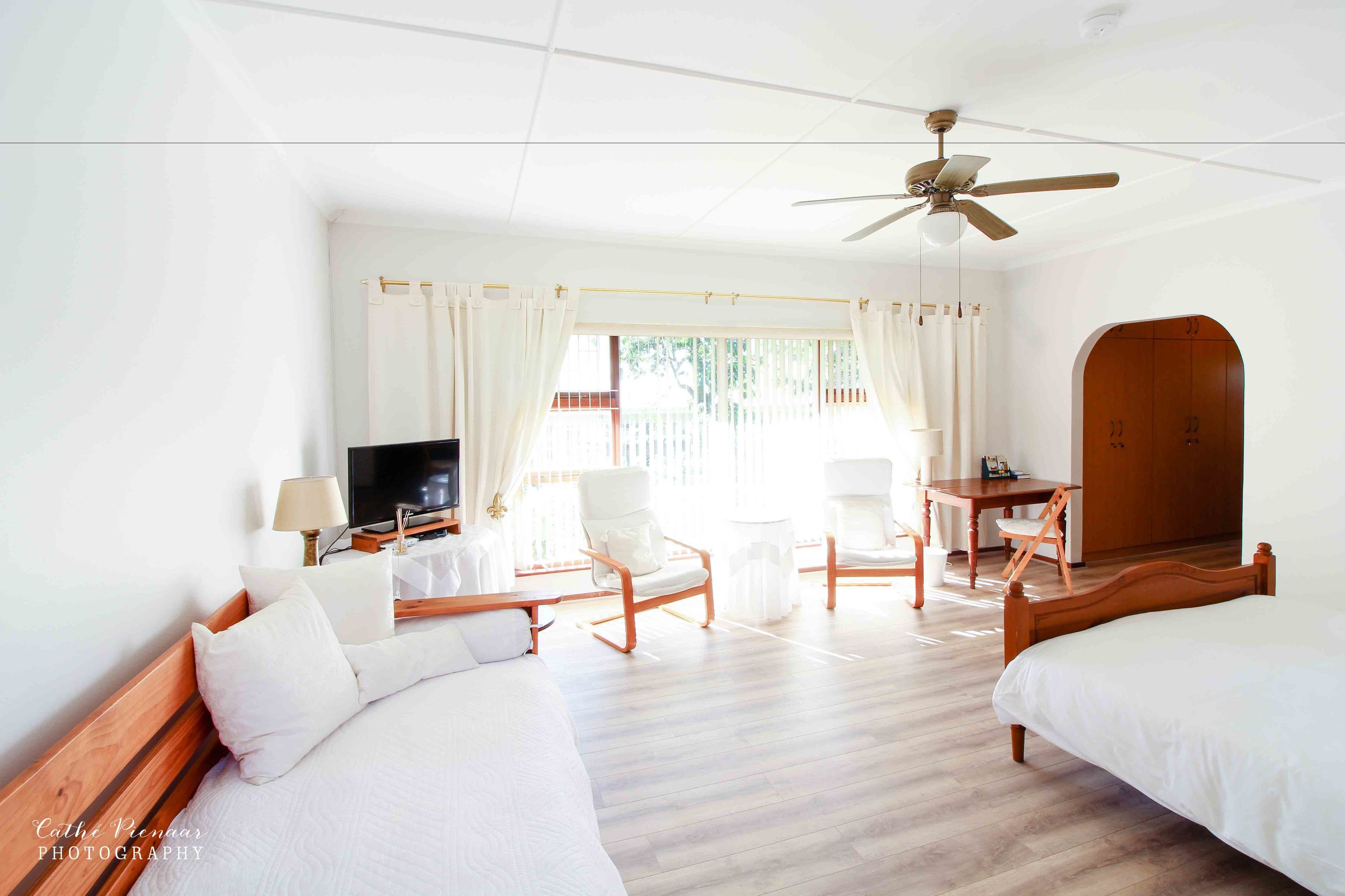 Room 4 | Desk, iron/ironing board, WiFi