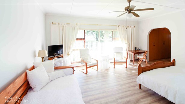 Room 4 | Desk, iron/ironing board, WiFi (surcharge) - Amasun B&B (George)