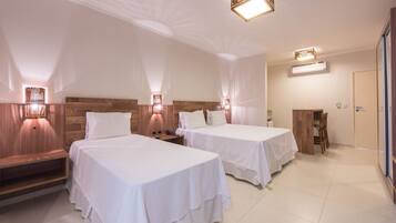 Apartamento Luxo | Frigobar, cofres nos quartos, cortinas blackout, quartos à prova de som