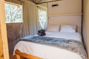 Free cots/infant beds, free WiFi, bed sheets - AfriCamps at Kam'Bati (Swellendam)