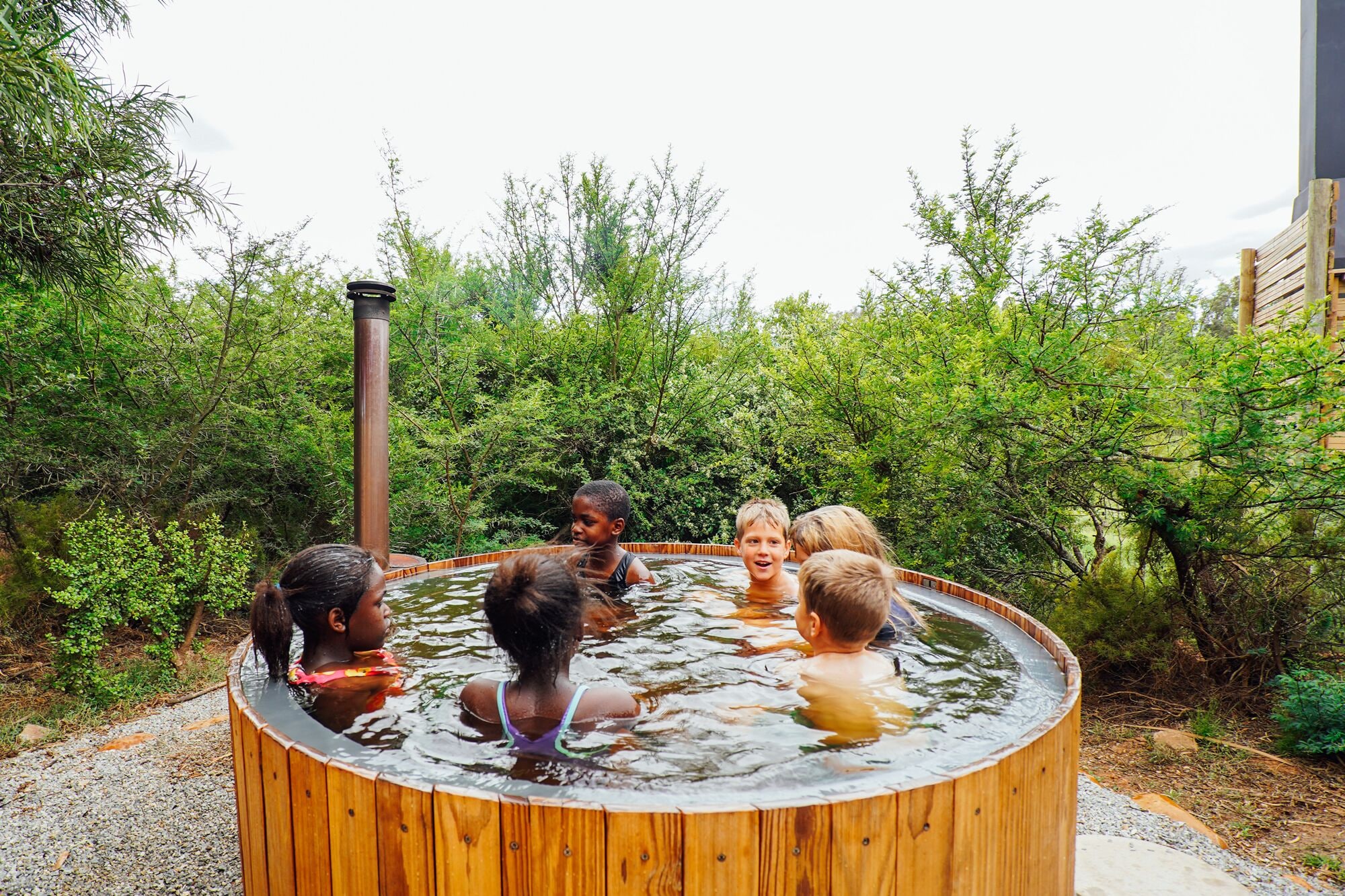 Luksustelttamajoitus, 2 makuuhuonetta | Ilmaiset vauvansängyt, ilmainen Wi-Fi, vuodevaatteet