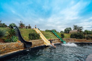 2 outdoor pools, sun loungers