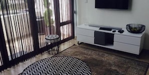 Schweringsburg no 7 | Living room | Flat-screen TV - Schwerinsburg No 7 (Windhoek)