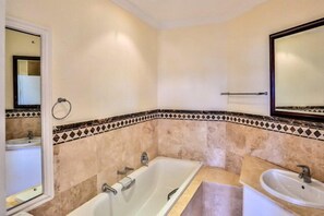 Bathroom - 804 Oysters Apartment (Umhlanga)