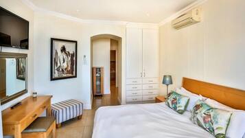 Apartment, 3 Bedrooms (804 Oysters) | 3 bedrooms, iron/ironing board, bed sheets