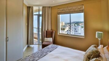 3 bedrooms, iron/ironing board, bed sheets