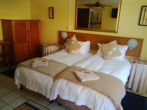 In-room safe, desk, free WiFi - Flintstones Guest House Durban (Durban North)
