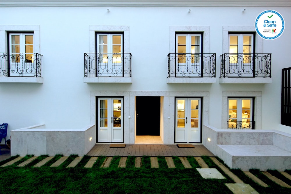 Alma Moura Lisbon Residences by null