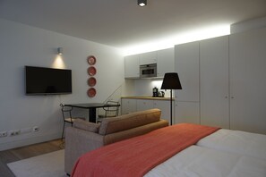 Superior Studio (Mouraria) | Premium bedding, down comforters, minibar, individually decorated
