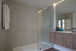 Superior Studio (Mouraria) | Bathroom - Alma Moura Residences (Lisbon)