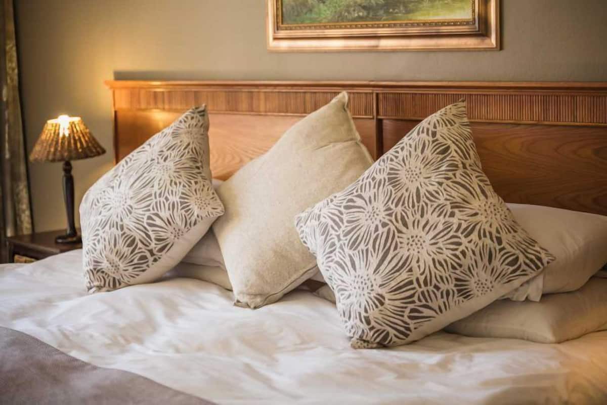 Standard Room, 1 Bedroom (Room 11) | Desk, free WiFi