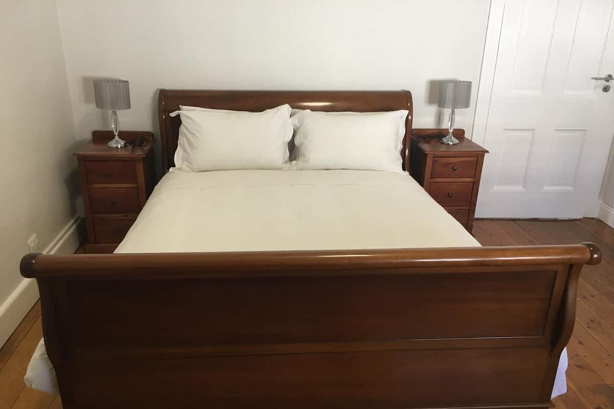 Room 1 Queen Self Catering | 1 quarto, roupas de cama premium