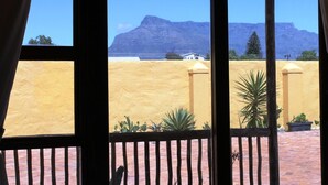 Balcony - Flintstones Guest House Cape Town (Cape Town)