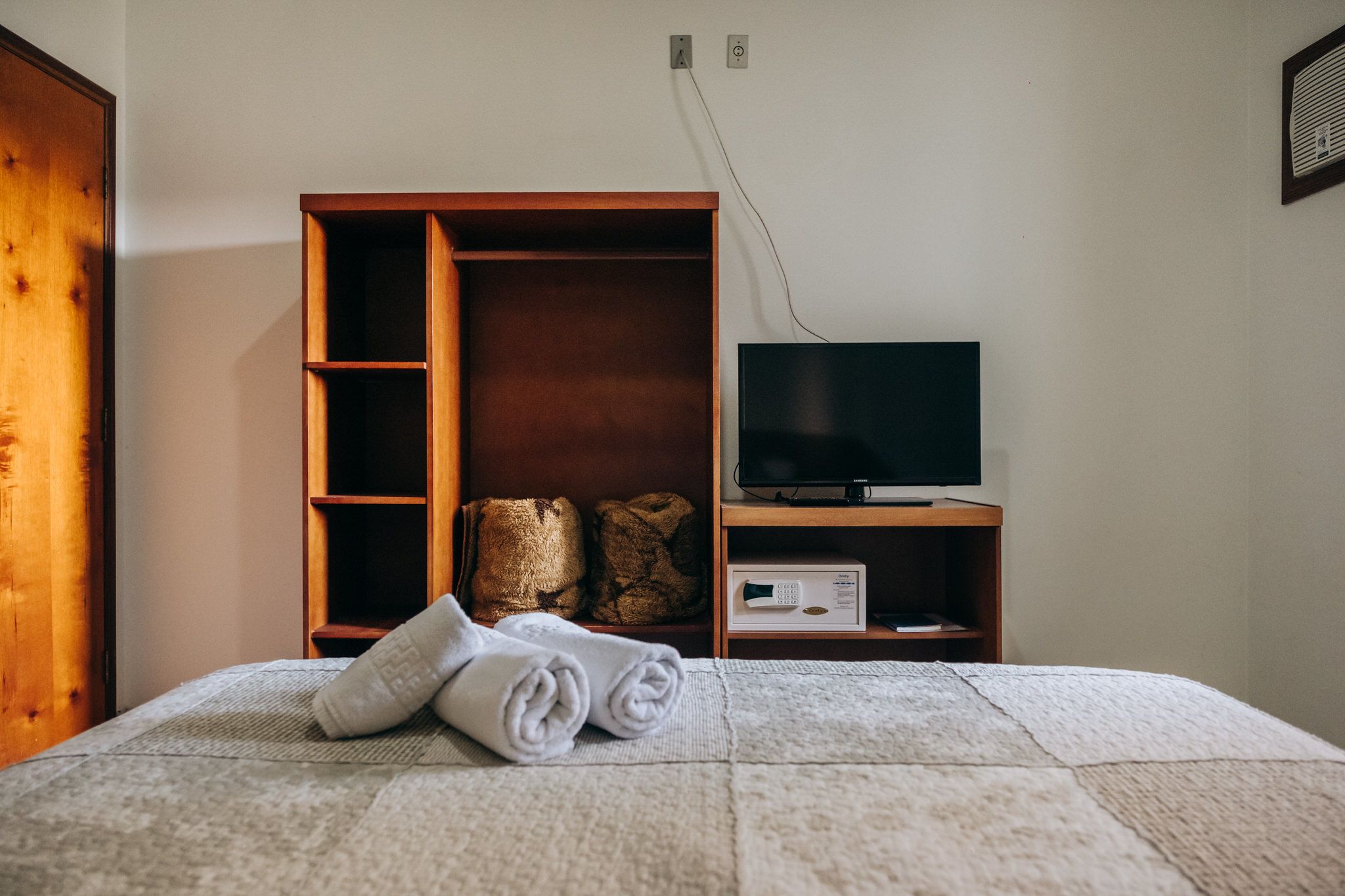 room (master) | free cots/infant beds, rollaway beds, free wifi, bed sheets