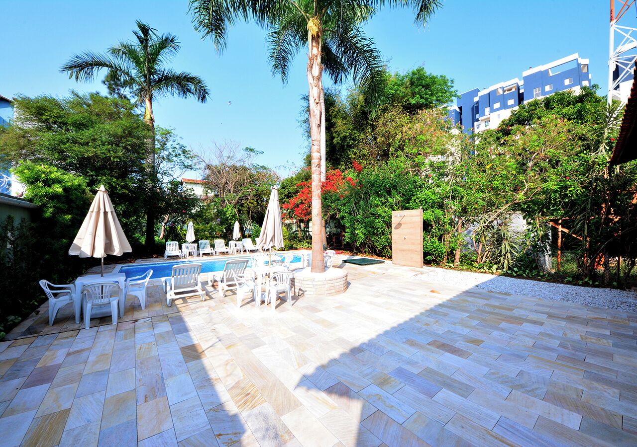 outdoor pool, pool loungers