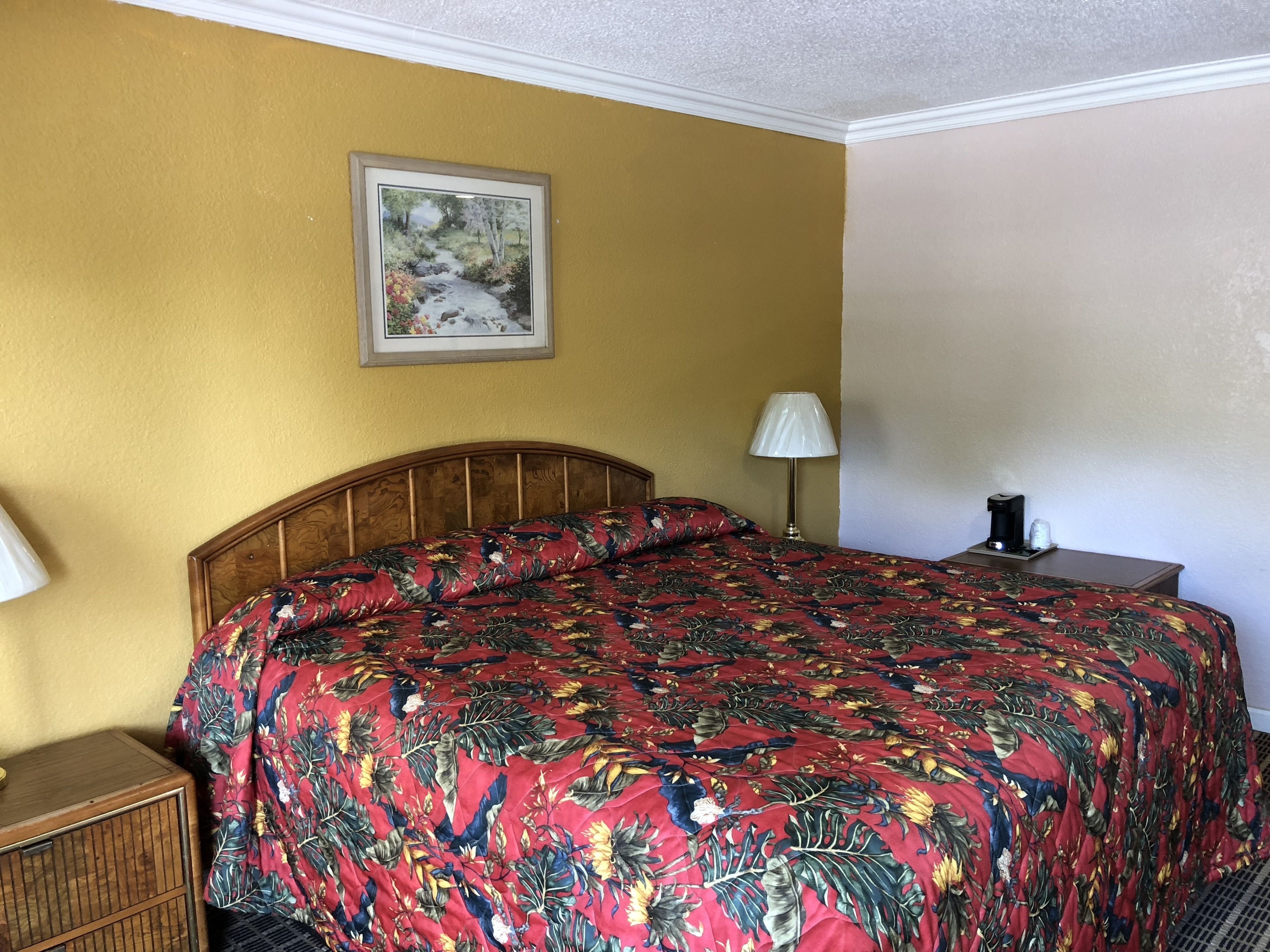 Una scrivania, ferro/asse da stiro, Wi-Fi gratuito, lenzuola