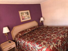 Desk, iron/ironing board, free WiFi, bed sheets