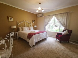Standard Double Room, 1 Double Bed | Desk, free WiFi, bed sheets - Loerie Guesthouse (Hoedspruit)