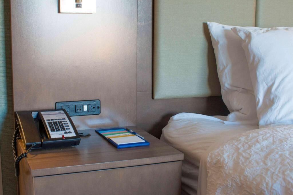 Bureau, espace de travail pour ordinateur portable, rideaux occultants