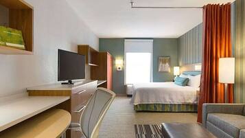 Studio, 1 Queen Bed, Non Smoking