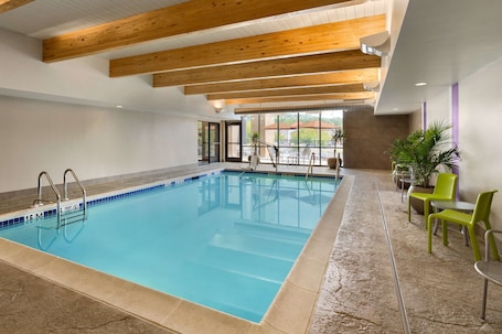 Una piscina techada. Home2 Suites by Hilton Downingtown Exton Route 30