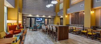 Hampton Inn & Suites Wichita/Airport