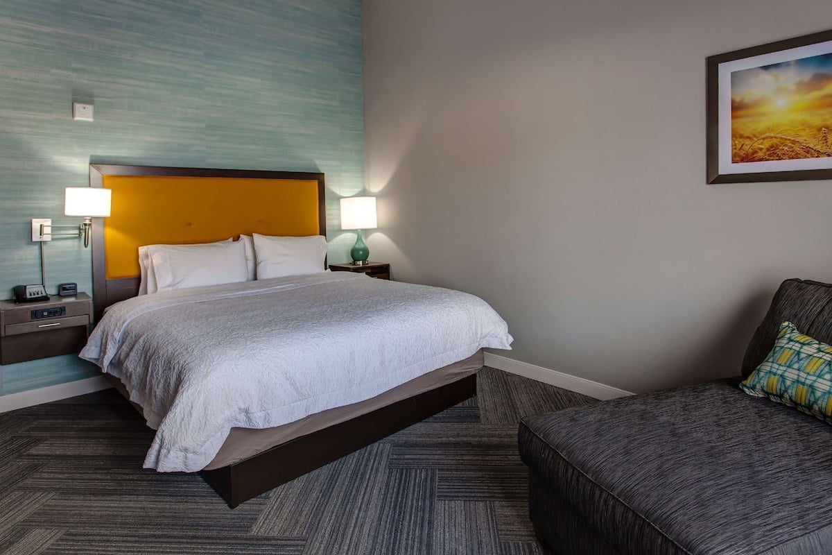 In-room safe, free WiFi, bed sheets