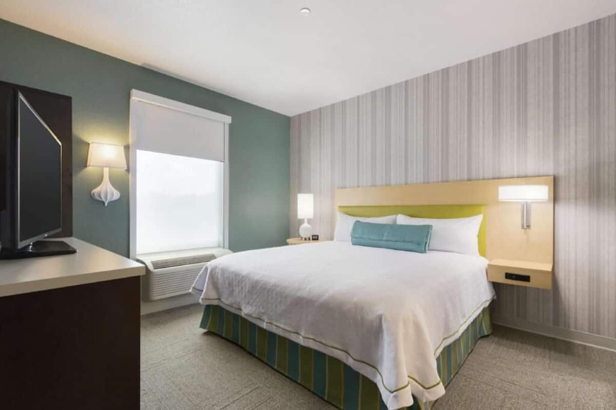 In-room safe, desk, iron/ironing board, free cribs/infant beds