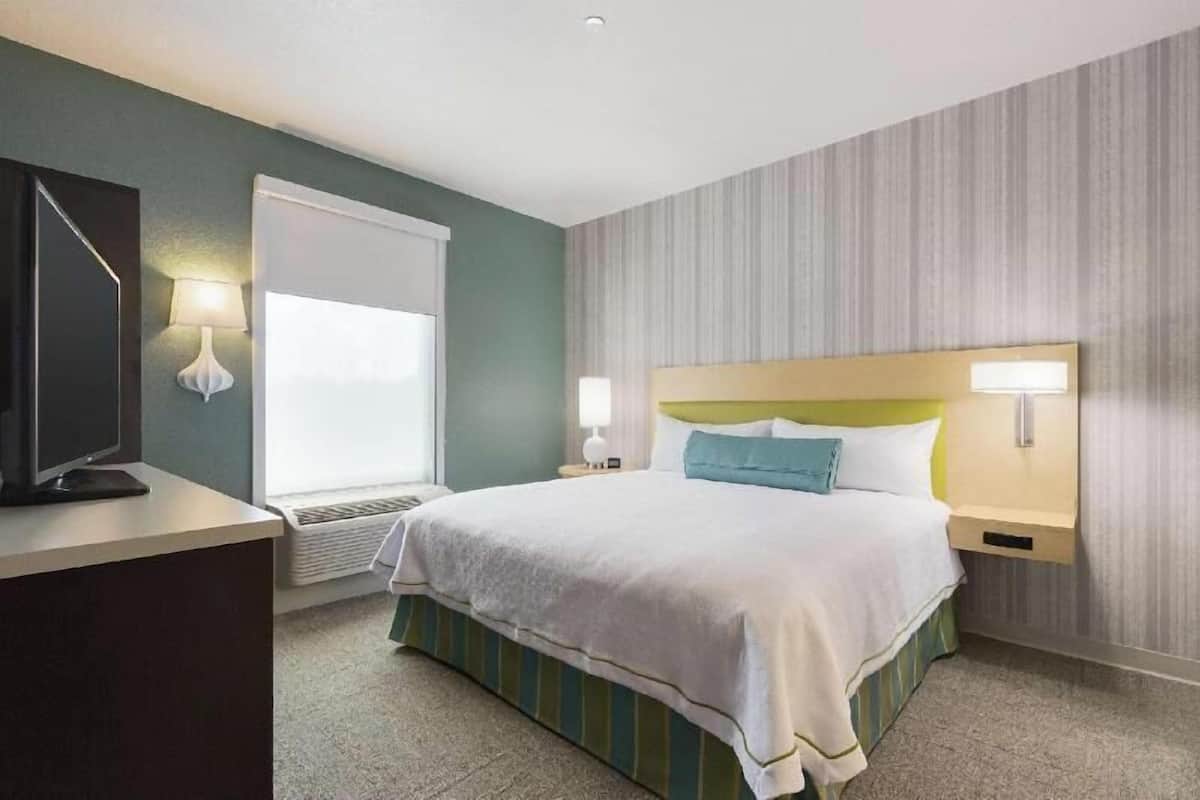 In-room safe, desk, iron/ironing board, free cribs/infant beds